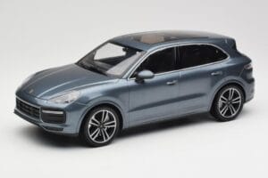 Porsche Cayenne 958 Turbo S Blue Metallic Minichamps 1:18 155066071 Druckguss