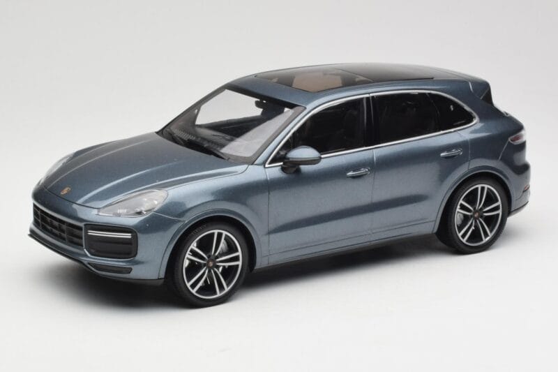 Porsche Cayenne 958 Turbo S Blue Metallic Minichamps 1:18 155066071 Druckguss