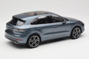 Porsche Cayenne 958 Turbo S Blue Metallic Minichamps 1:18 155066071 Druckguss — Bild 2 von 6