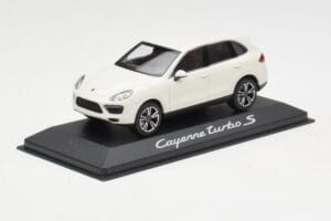 Porsche Cayenne 958 Turbo S Weiß Minichamps 1:43 WAP0200220C Druckguss — Bild 2 von 4