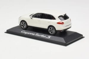 Porsche Cayenne 958 Turbo S Weiß Minichamps 1:43 WAP0200220C Druckguss — Bild 3 von 4