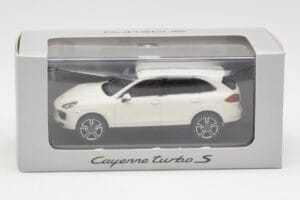 Porsche Cayenne 958 Turbo S Weiß Minichamps 1:43 WAP0200220C Druckguss — Bild 4 von 4