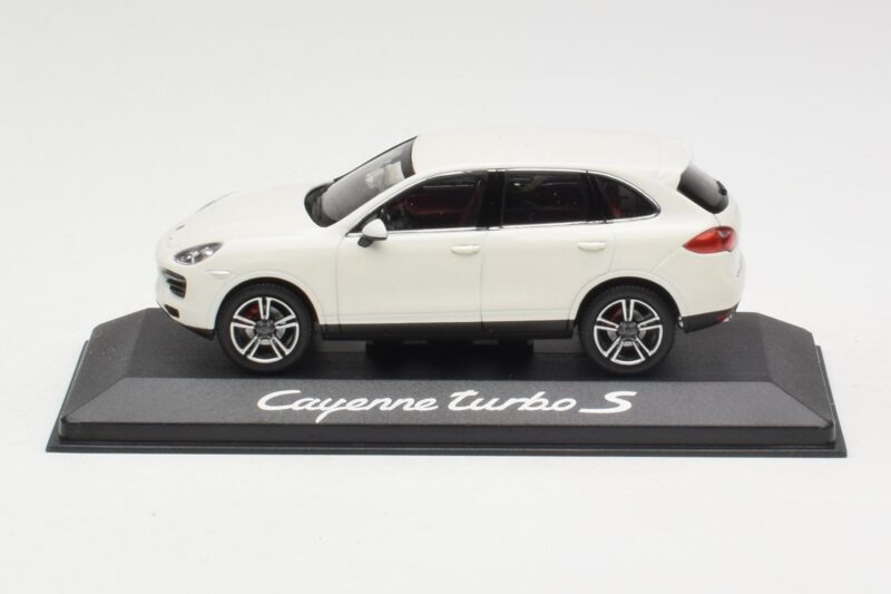 Porsche Cayenne 958 Turbo S Weiß Minichamps 1:43 WAP0200220C Druckguss