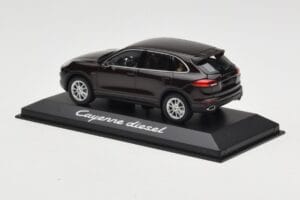 Porsche Cayenne 958 Diesel Acajou Brown Minichamps 1:43 WAP0200030E Druckguss — Bild 3 von 4