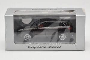 Porsche Cayenne 958 Diesel Acajou Brown Minichamps 1:43 WAP0200030E Druckguss — Bild 4 von 4