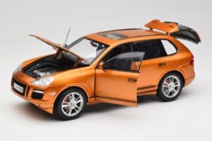 Porsche Cayenne GTS Lava Orange Norev 1:18 187535 Druckguss — Bild 2 von 8
