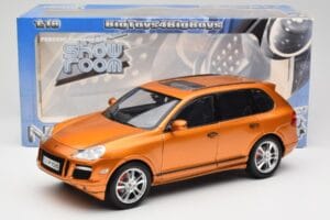 Porsche Cayenne GTS Lava Orange Norev 1:18 187535 Druckguss — Bild 8 von 8