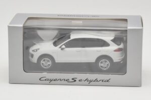 Porsche Cayenne 958 S e-Hybrid Weiß Minichamps 1:43 WAP0200040E Druckguss — Bild 4 von 4