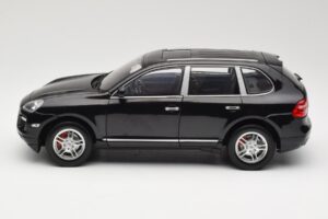 Porsche Cayenne Turbo 957 Schwarz Norev 1:18 WAP02112317 Druckguss — Bild 4 von 8