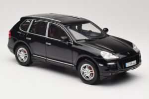 Porsche Cayenne Turbo 957 Schwarz Norev 1:18 WAP02112317 Druckguss — Bild 6 von 8