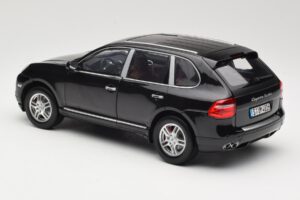 Porsche Cayenne Turbo 957 Schwarz Norev 1:18 WAP02112317 Druckguss — Bild 7 von 8
