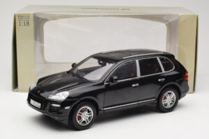 Porsche Cayenne Turbo 957 Schwarz Norev 1:18 WAP02112317 Druckguss — Bild 8 von 8