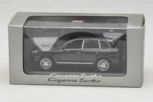 Porsche Cayenne Turbo Dark Green Metallic Minichamps 1:43 WAP02061117 Druckguss — Bild 5 von 5