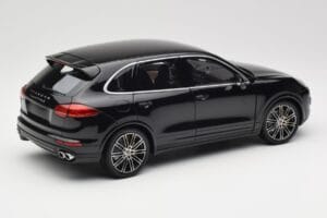 Porsche Cayenne Turbo S 958 Black Metallic Minichamps 1:18 110064000 Druckguss — Bild 3 von 8
