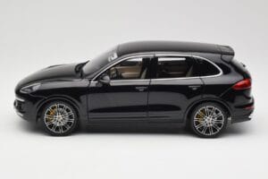 Porsche Cayenne Turbo S 958 Black Metallic Minichamps 1:18 110064000 Druckguss — Bild 4 von 8