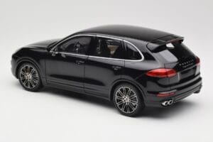 Porsche Cayenne Turbo S 958 Black Metallic Minichamps 1:18 110064000 Druckguss — Bild 7 von 8