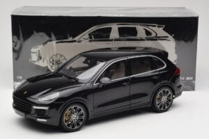 Porsche Cayenne Turbo S 958 Black Metallic Minichamps 1:18 110064000 Druckguss — Bild 8 von 8