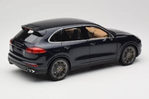 Porsche Cayenne Turbo S 958 Blue Metallic Minichamps 1:18 110064001 Druckguss — Bild 3 von 8