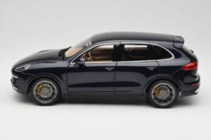 Porsche Cayenne Turbo S 958 Blue Metallic Minichamps 1:18 110064001 Druckguss — Bild 4 von 8