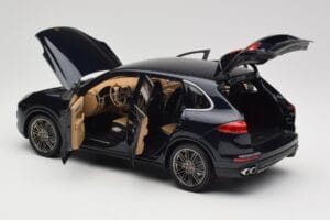 Porsche Cayenne Turbo S 958 Blue Metallic Minichamps 1:18 110064001 Druckguss — Bild 5 von 8