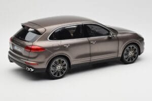 Porsche Cayenne E2 Turbo S Umbra Metallic Minichamps 1:18 WAP0213020F Druckguss — Bild 3 von 8