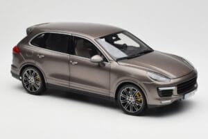 Porsche Cayenne E2 Turbo S Umbra Metallic Minichamps 1:18 WAP0213020F Druckguss — Bild 6 von 8