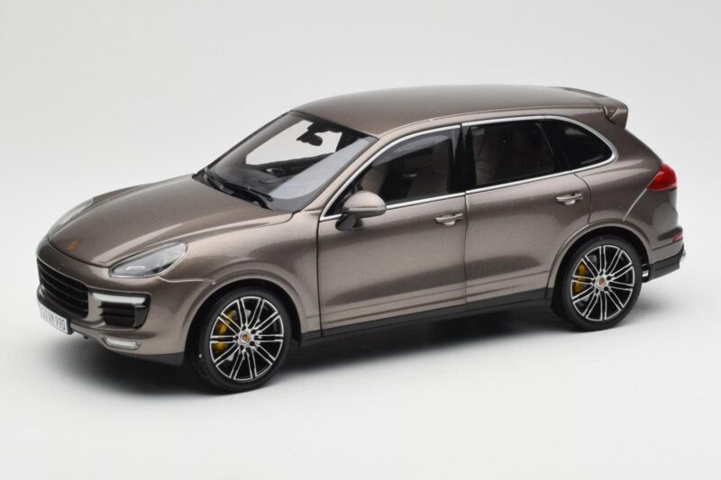 Porsche Cayenne E2 Turbo S Umbra Metallic Minichamps 1:18 WAP0213020F Druckguss