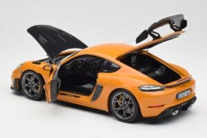 Porsche Cayman GT4 RS 982 Weissach Package Bahama Yellow Norev 1:18 187252 Druckguss — Bild 5 von 8
