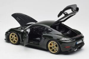 Porsche Cayman GT4 RS 982 Weissach Package Brewster Green Norev 1:18 187250 Druckguss — Bild 5 von 8