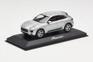 Porsche Macan 95B Silver Grey Metallic Prototyp Minichamps 1:43 WAP0201540E Druckguss — Bild 2 von 4