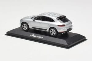 Porsche Macan 95B Silver Grey Metallic Prototyp Minichamps 1:43 WAP0201540E Druckguss — Bild 3 von 4