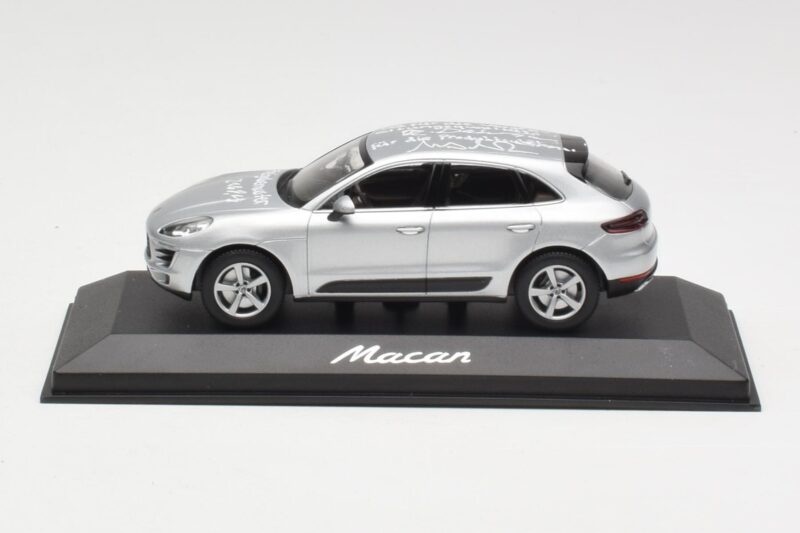 Porsche Macan 95B Silver Grey Metallic Prototyp Minichamps 1:43 WAP0201540E Druckguss