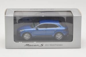 Porsche Macan 95B S Blau World Premiere Minichamps 1:43 WAP0201550E Druckguss — Bild 4 von 4