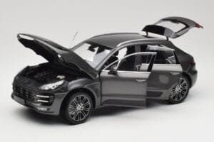 Porsche Macan Turbo 95B Grey Metallic Minichamps 1:18 110062501 Druckguss — Bild 2 von 8