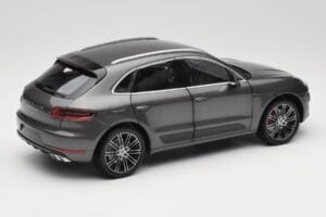 Porsche Macan Turbo 95B Grey Metallic Minichamps 1:18 110062501 Druckguss — Bild 3 von 8