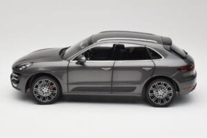 Porsche Macan Turbo 95B Grey Metallic Minichamps 1:18 110062501 Druckguss — Bild 4 von 8