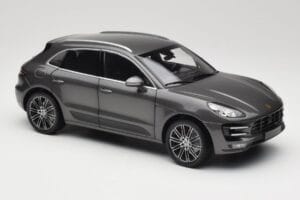 Porsche Macan Turbo 95B Grey Metallic Minichamps 1:18 110062501 Druckguss — Bild 6 von 8