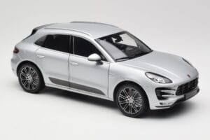Porsche Macan Turbo 95B Silber Minichamps 1:18 110062504 Druckguss — Bild 6 von 8