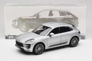 Porsche Macan Turbo 95B Silber Minichamps 1:18 110062504 Druckguss — Bild 8 von 8