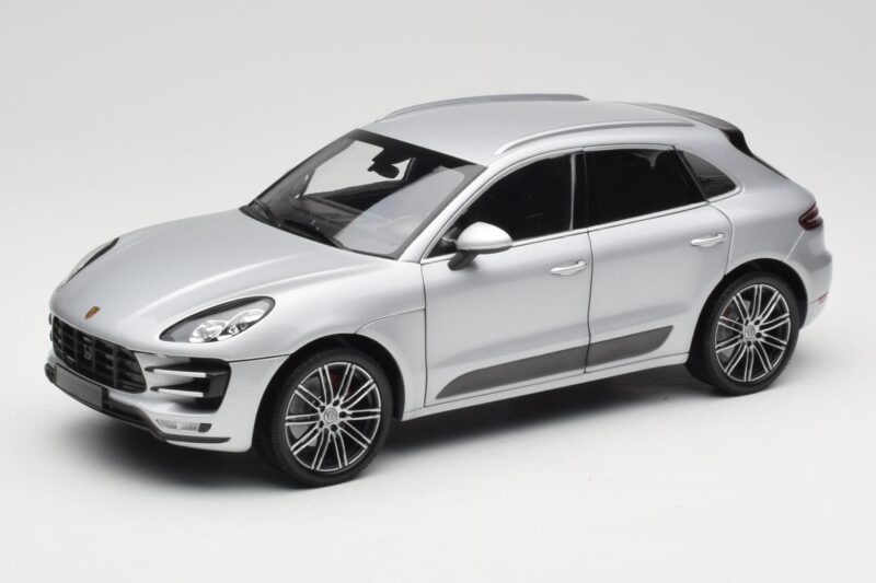 Porsche Macan Turbo 95B Silber Minichamps 1:18 110062504 Druckguss