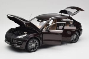 Porsche Macan 95B Turbo Mahagoni Metallic Minichamps 1:18 110062500 Druckguss — Bild 2 von 8