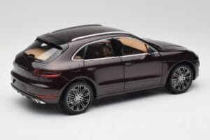 Porsche Macan 95B Turbo Mahagoni Metallic Minichamps 1:18 110062500 Druckguss — Bild 3 von 8
