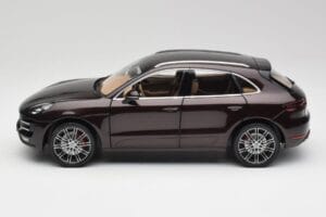 Porsche Macan 95B Turbo Mahagoni Metallic Minichamps 1:18 110062500 Druckguss — Bild 4 von 8