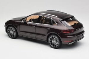 Porsche Macan 95B Turbo Mahagoni Metallic Minichamps 1:18 110062500 Druckguss — Bild 7 von 8