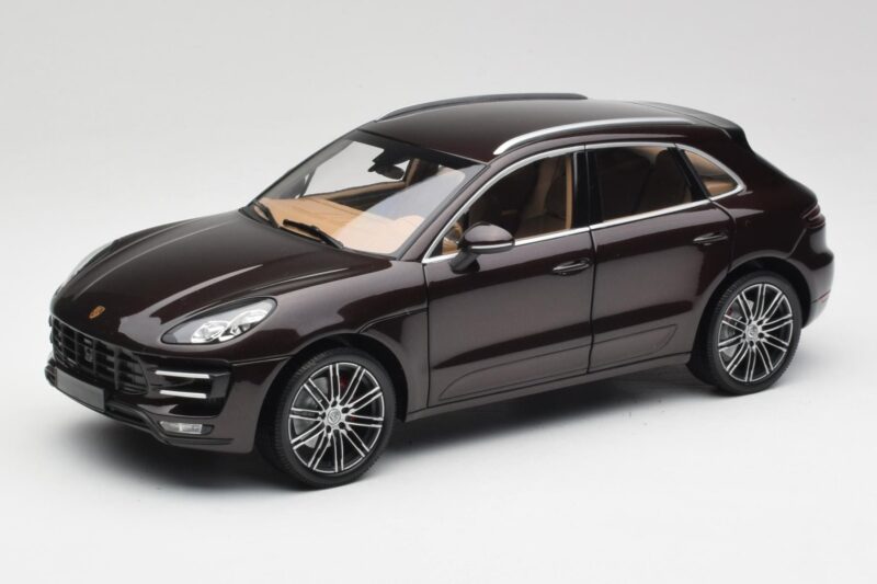 Porsche Macan 95B Turbo Mahagoni Metallic Minichamps 1:18 110062500 Druckguss