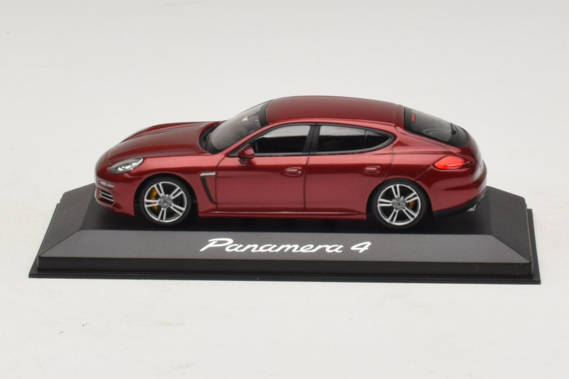Porsche Panamera 970 4 Red Metallic Minichamps 1:43 WAP0201250E Druckguss