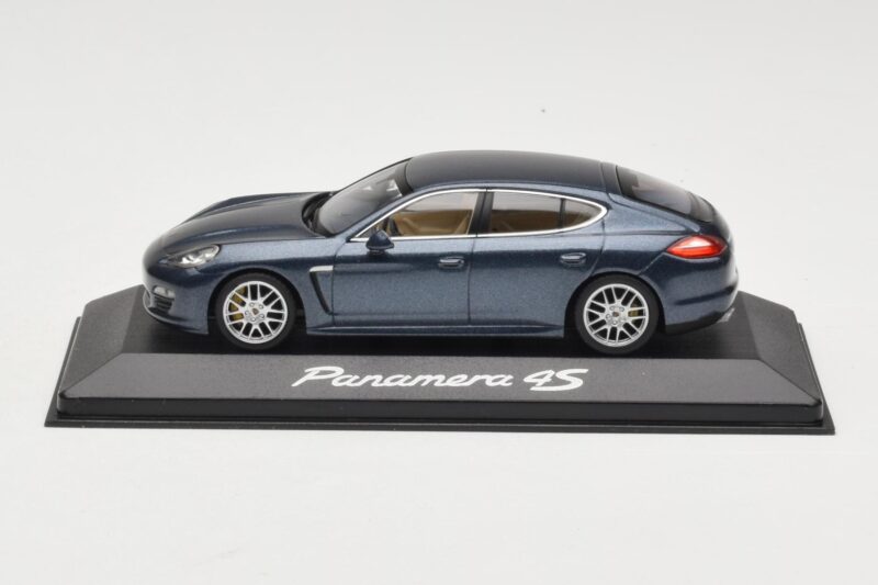 Porsche Panamera 970 4 Blau Metallic Minichamps 1:43 400068220 Druckguss