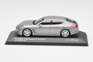 Porsche Panamera 970 S Hybrid Silber Minichamps 1:43 400068250 Druckguss