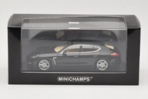 Porsche Panamera 970 Turbo Schwarz Metallic Minichamps 1:43 400068271 Druckguss — Bild 4 von 4
