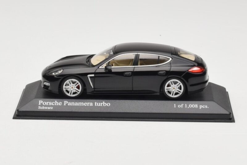 Porsche Panamera 970 Turbo Schwarz Metallic Minichamps 1:43 400068271 Druckguss